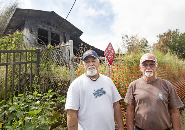 4756953_web1_20170111_Concerned_Neighbors_Wainaku_House_Fire.jpg