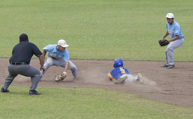 5176850_web1_Hilo_vs_Kona_Baseball_10.jpg