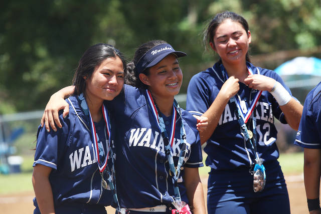 5249880_web1_ia_WaiakeaBIIFsoftball_2.jpg