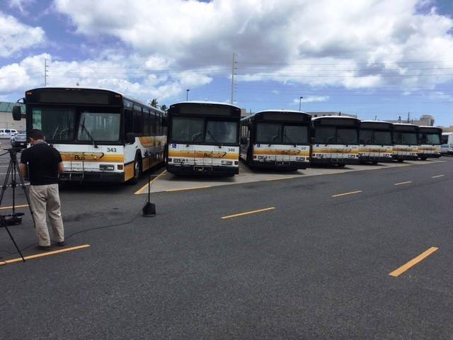 5601964_web1_buses-in-Honolulu.jpg