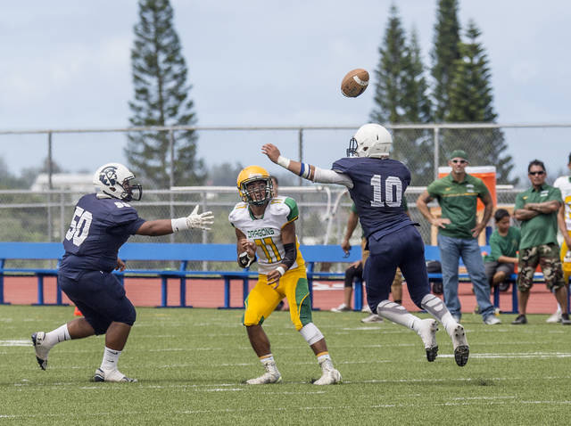 5794661_web1_Waiakea_vs_Honokaa_Football_8.jpg