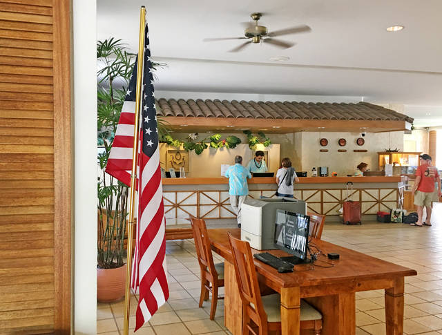 6152301_web1_Hilo_Hawaiian_Flags.jpg