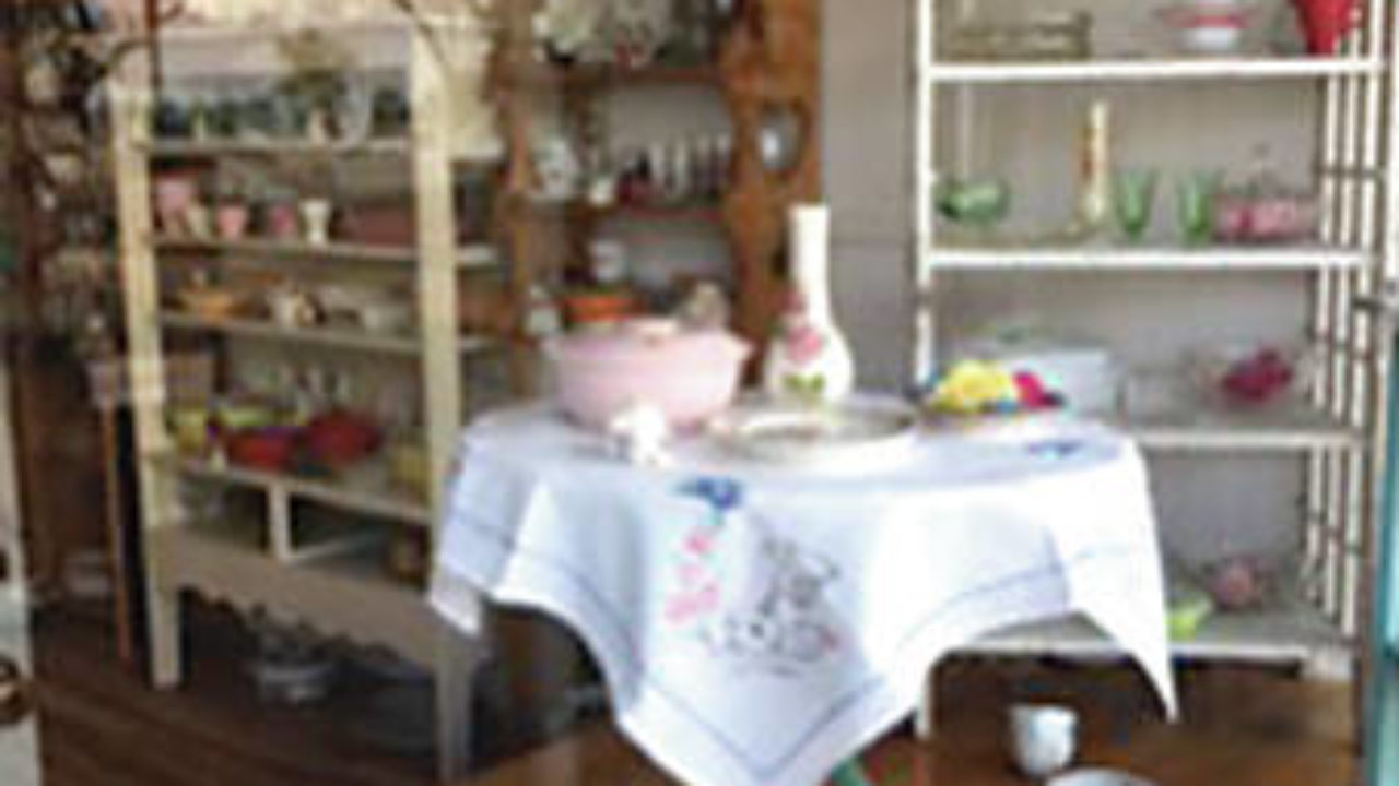 Twice Vintage & Antique Souvenirs & Memorabilias