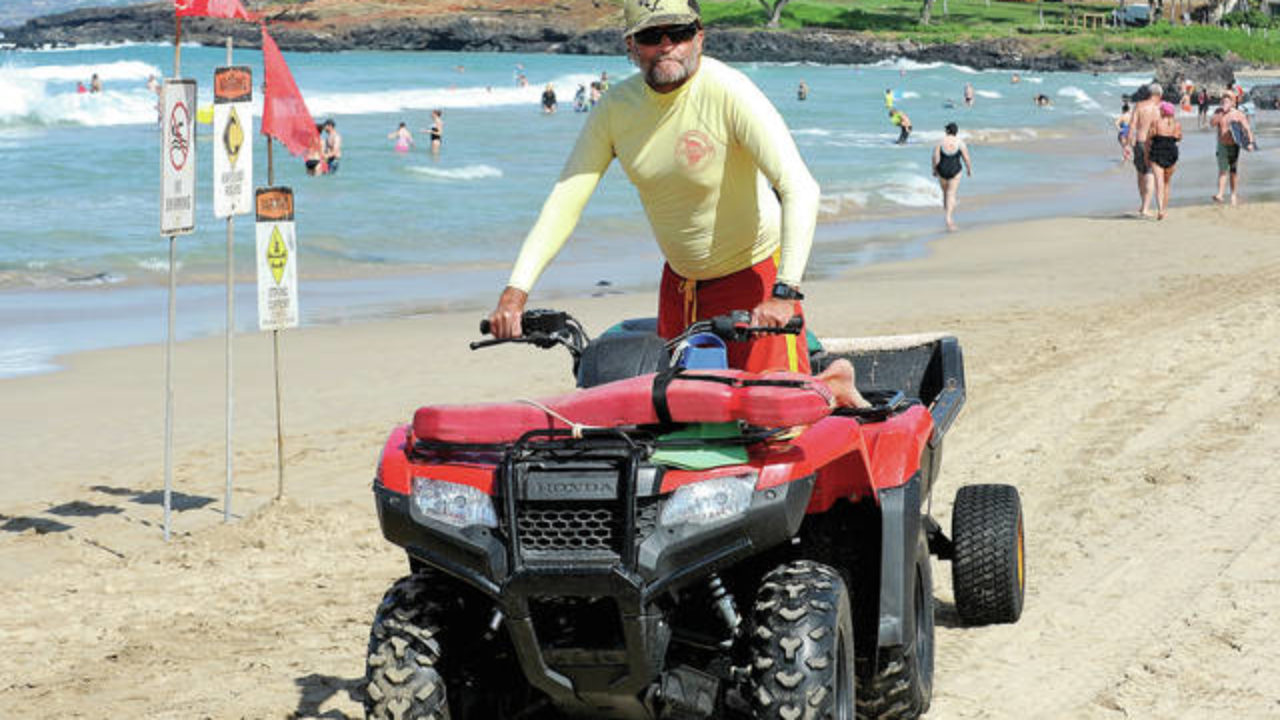 Kua Bay lifeguard bill dies - West Hawaii Today