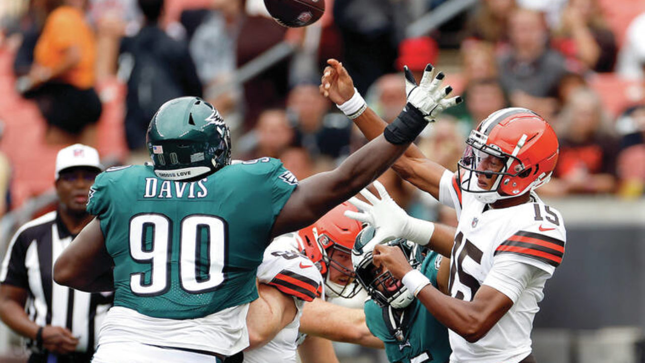 Backup QBs Dobbs, Minshew shine, Eagles edge Browns 21-20 - Hawaii