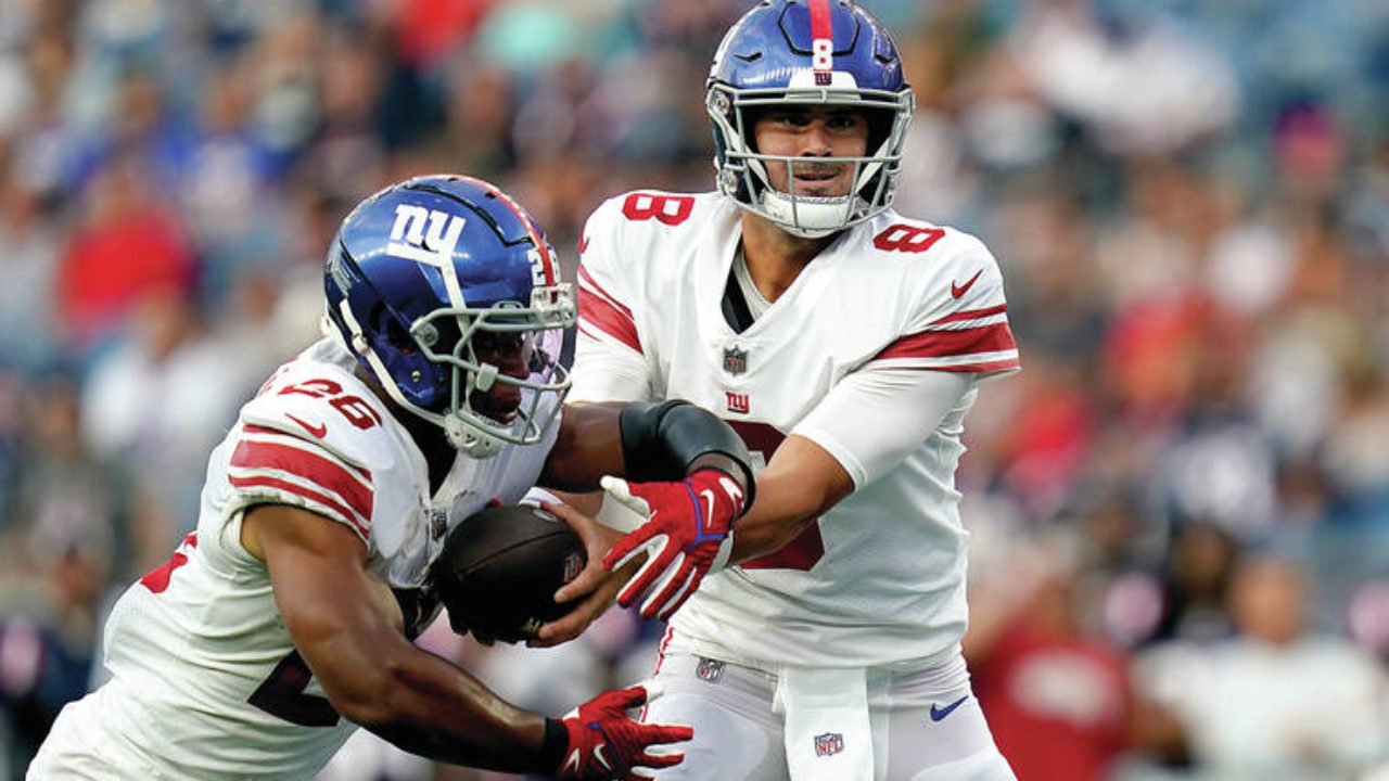 New York Giants guard Shane Lemieux speaks at preschool