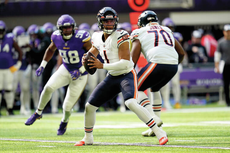 Muffed punt, Robinson TD lift Commanders over Bears 12-7 - Hawaii  Tribune-Herald