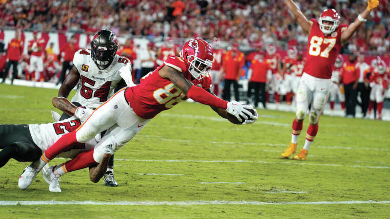 Bucs disappoint on both sides of the ball, lose 41-31 to Chiefs