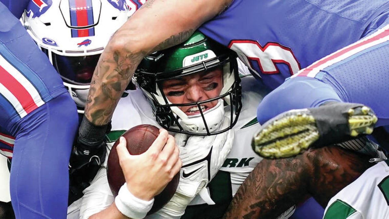 Bills DE Taunts Jets, Calls Out Team for Cutting Him