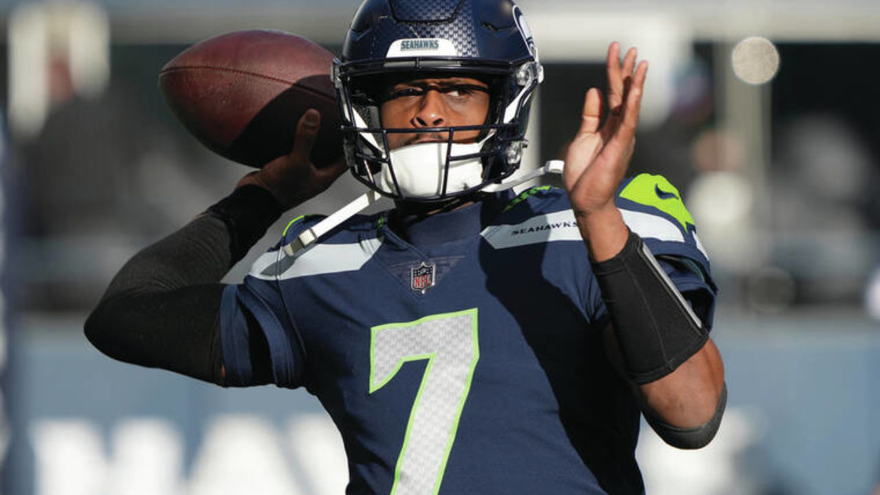 Geno Smith keeps Seattle in playoff contention with win over NYJ