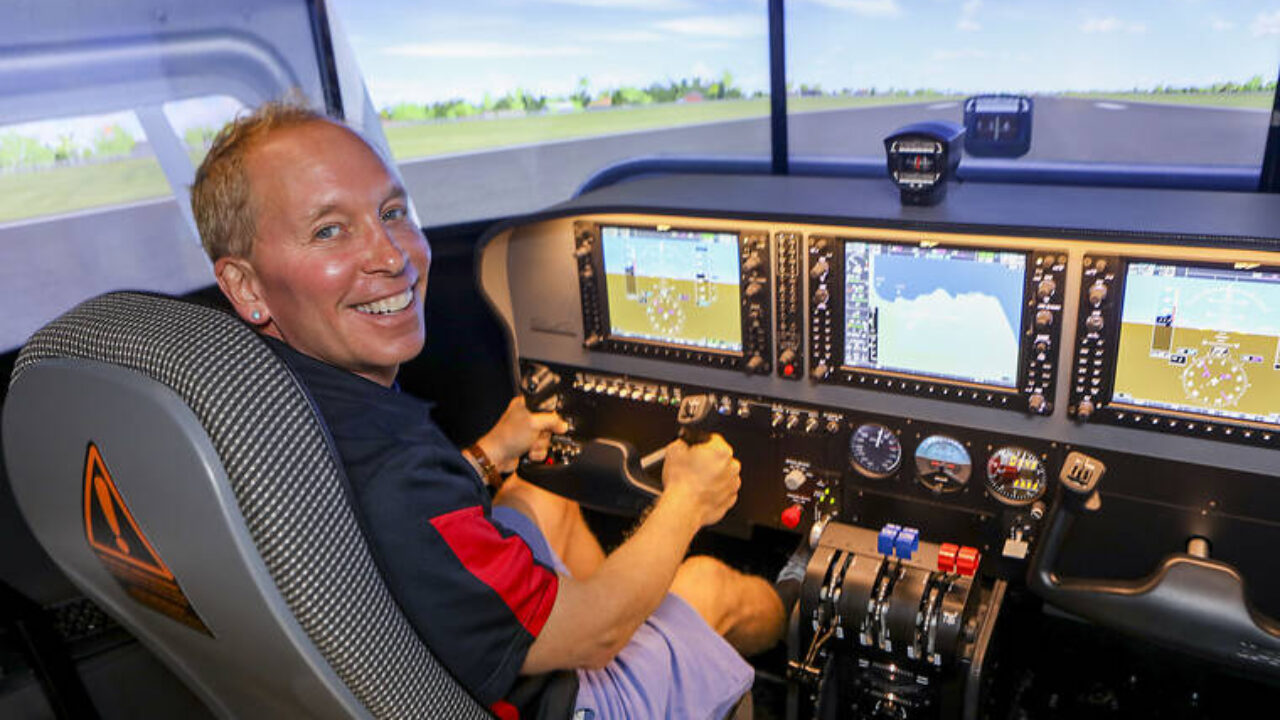 Come fly away: UH-Hilo graduates first students in pilot-training program -  Hawaii Tribune-Herald