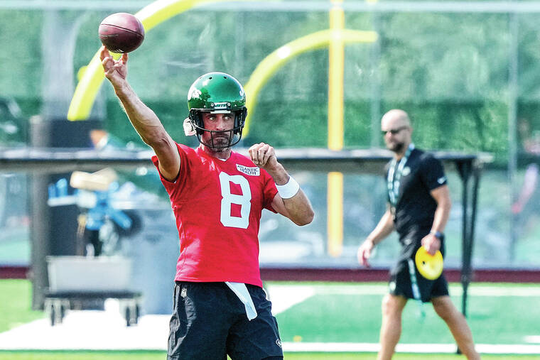 Aaron Rodgers IS COOKING in his first week of Jets training camp 