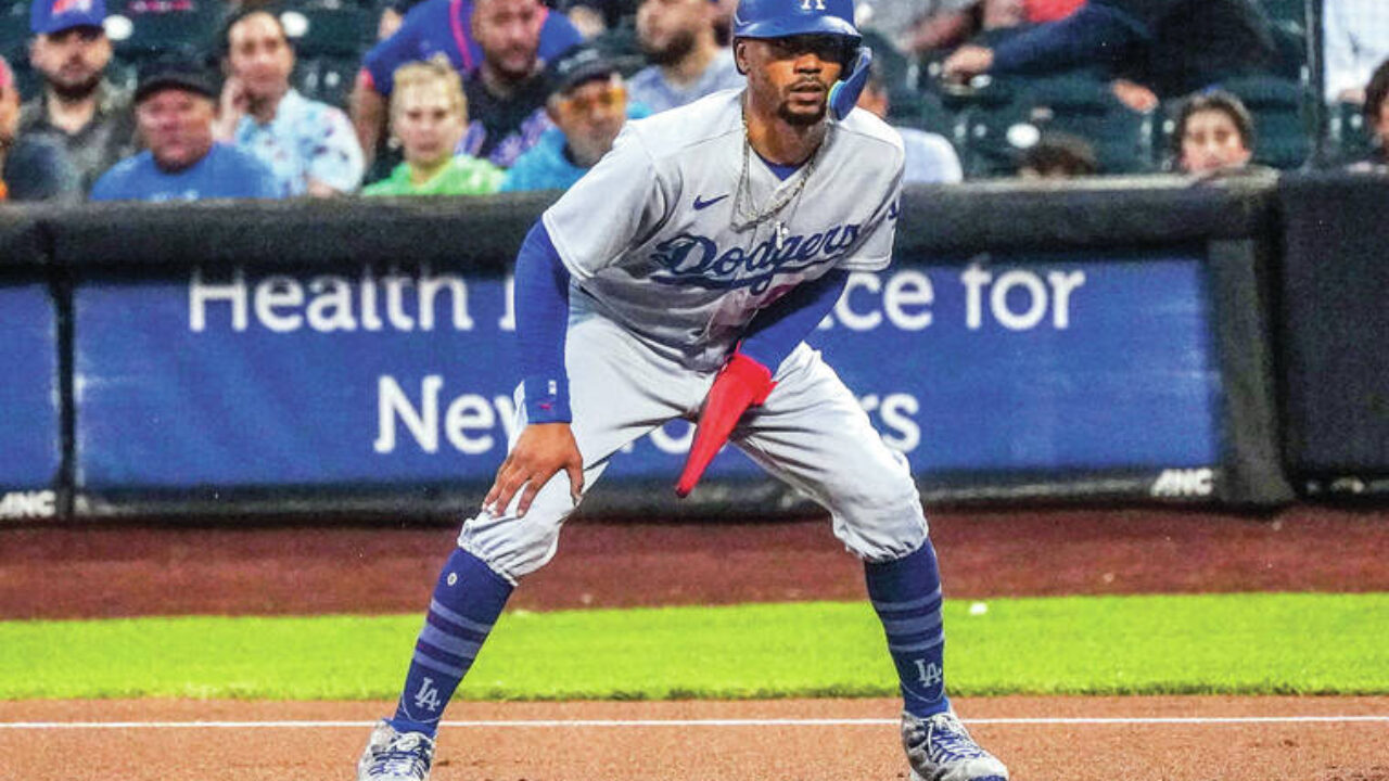 Mookie Betts' diving catch, Dodgers win. : r/baseball