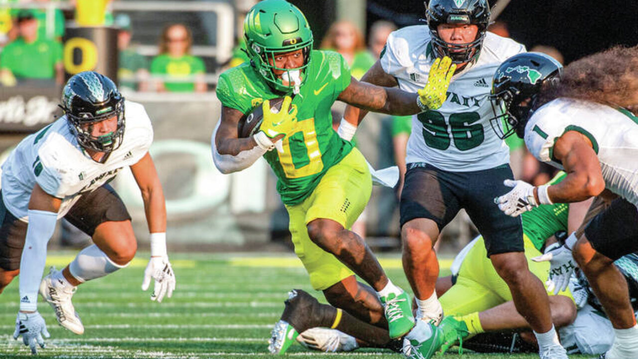 Bo Nix throws 3 TD passes, Oregon routs Hawaii 55-10