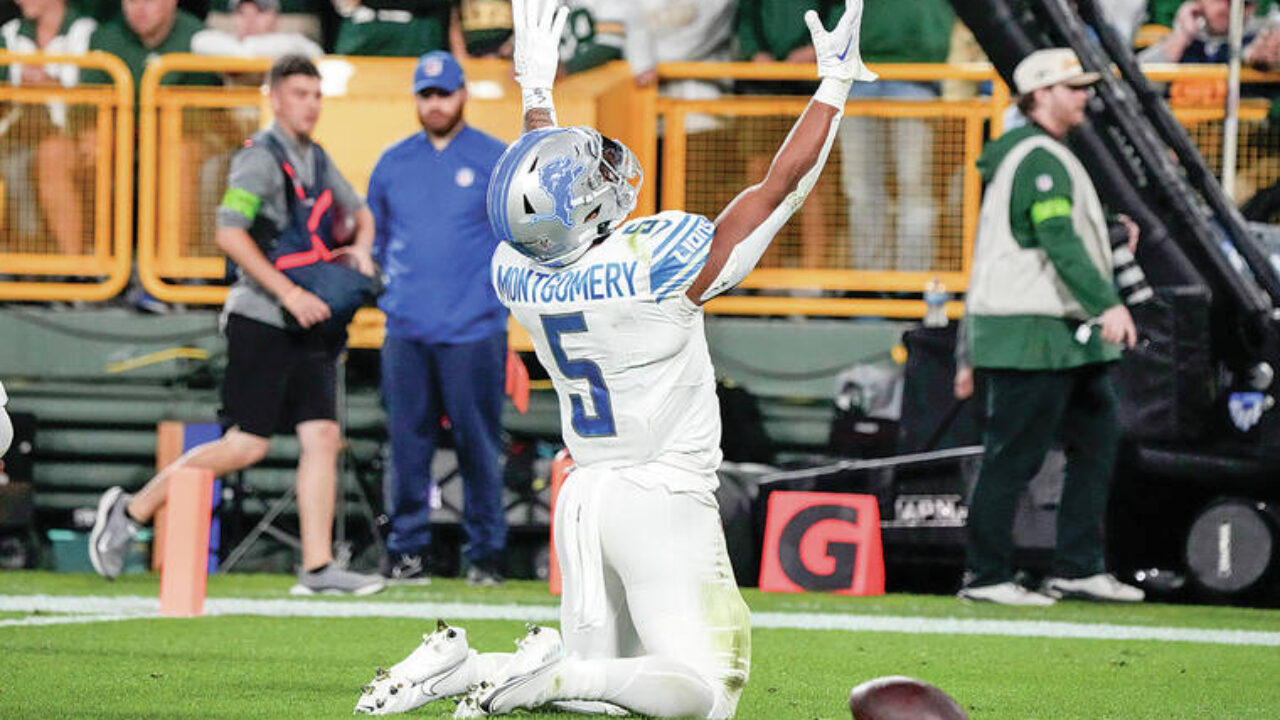 Montgomery runs wild, Lions beat Packers to take early command of