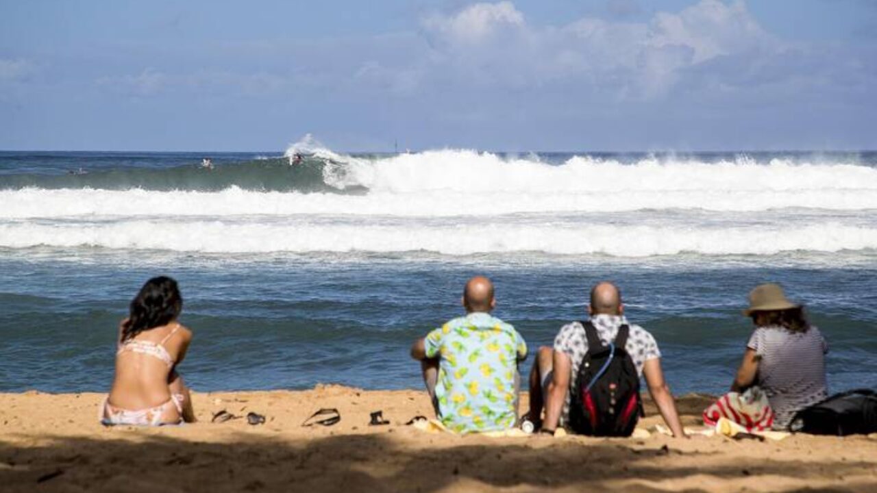 Watch Surf Girls Hawai'i - Season 1