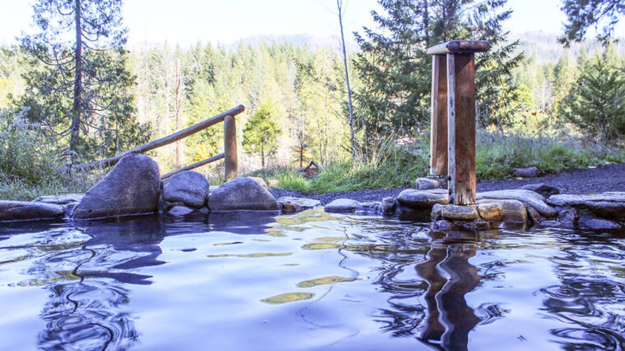 This off-grid hot springs spot in Oregon is the perfect autumn getaway -  Hawaii Tribune-Herald