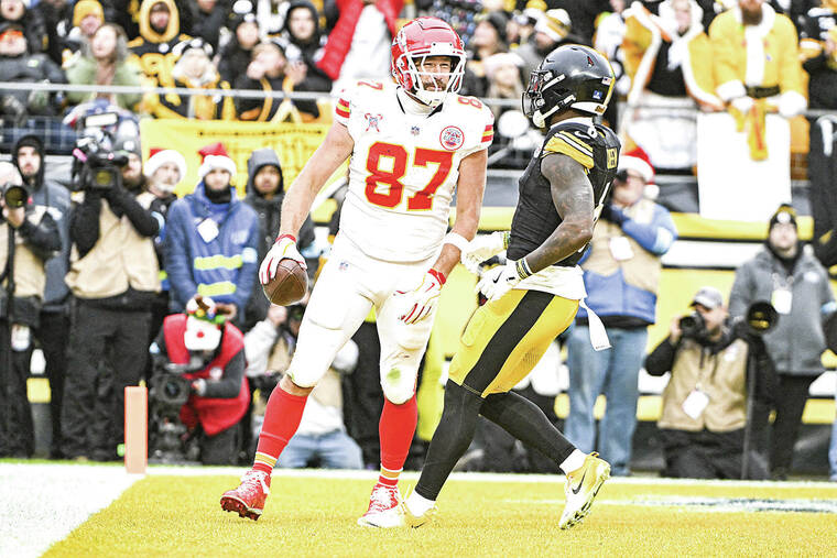 Patrick Mahomes, Chiefs beat Steelers, lock up AFC home-field edge